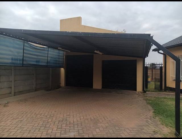 4 BEDROOM HOUSE FOR SALE IN HELIKONPARK